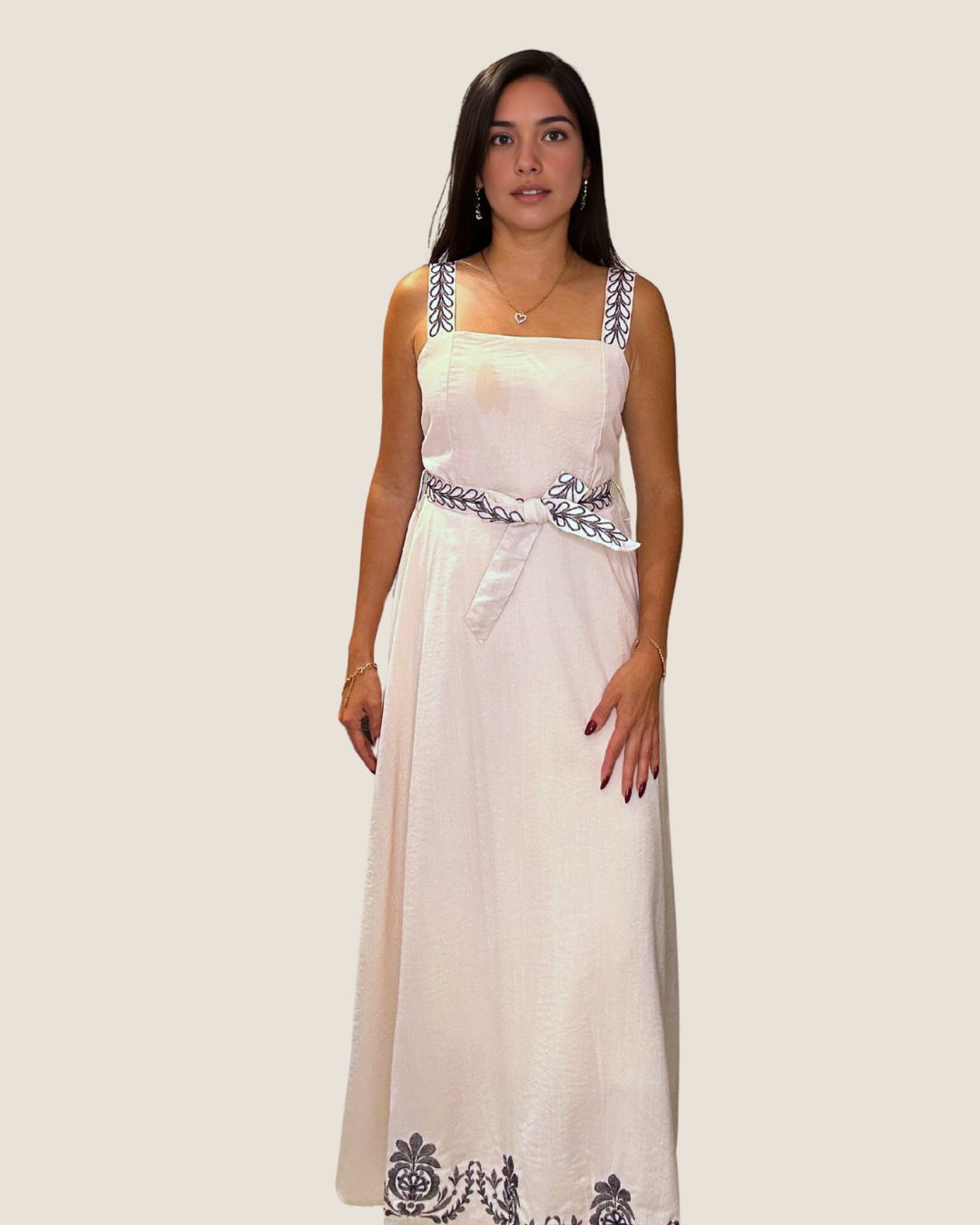 Vestido blanco con detalles bordados