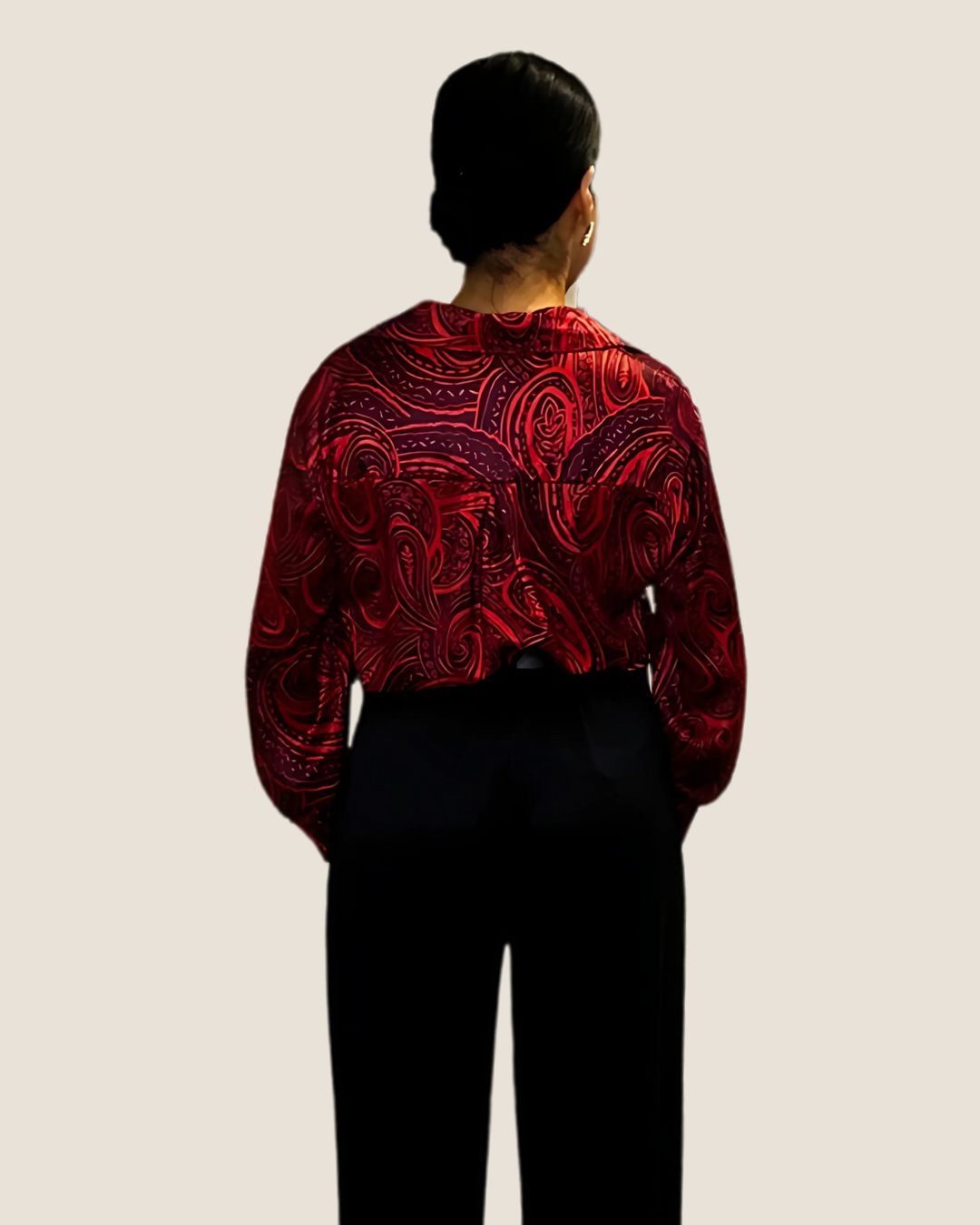 Blusa Mangas largas con patrón rojo y negro