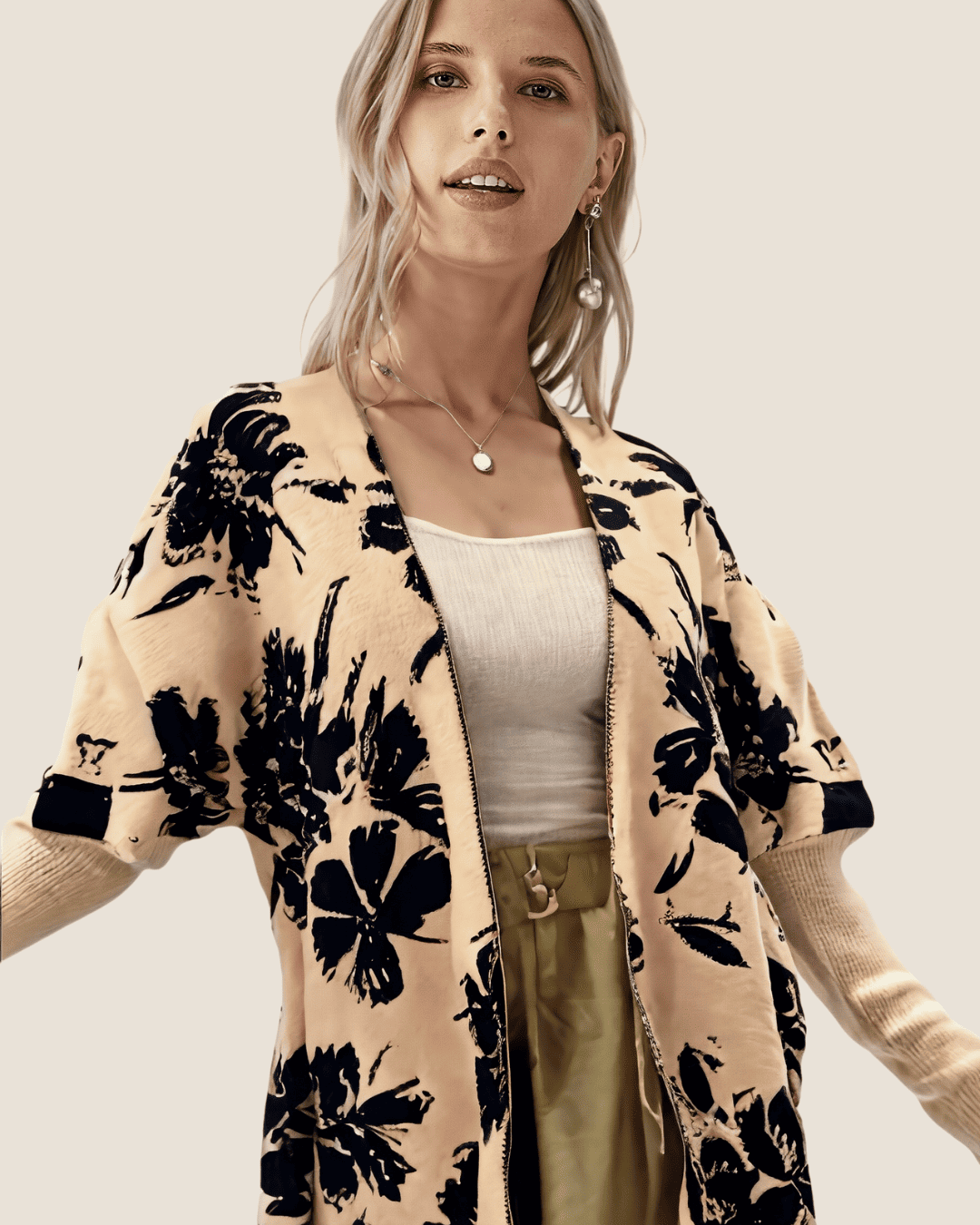 Poncho floral crema
