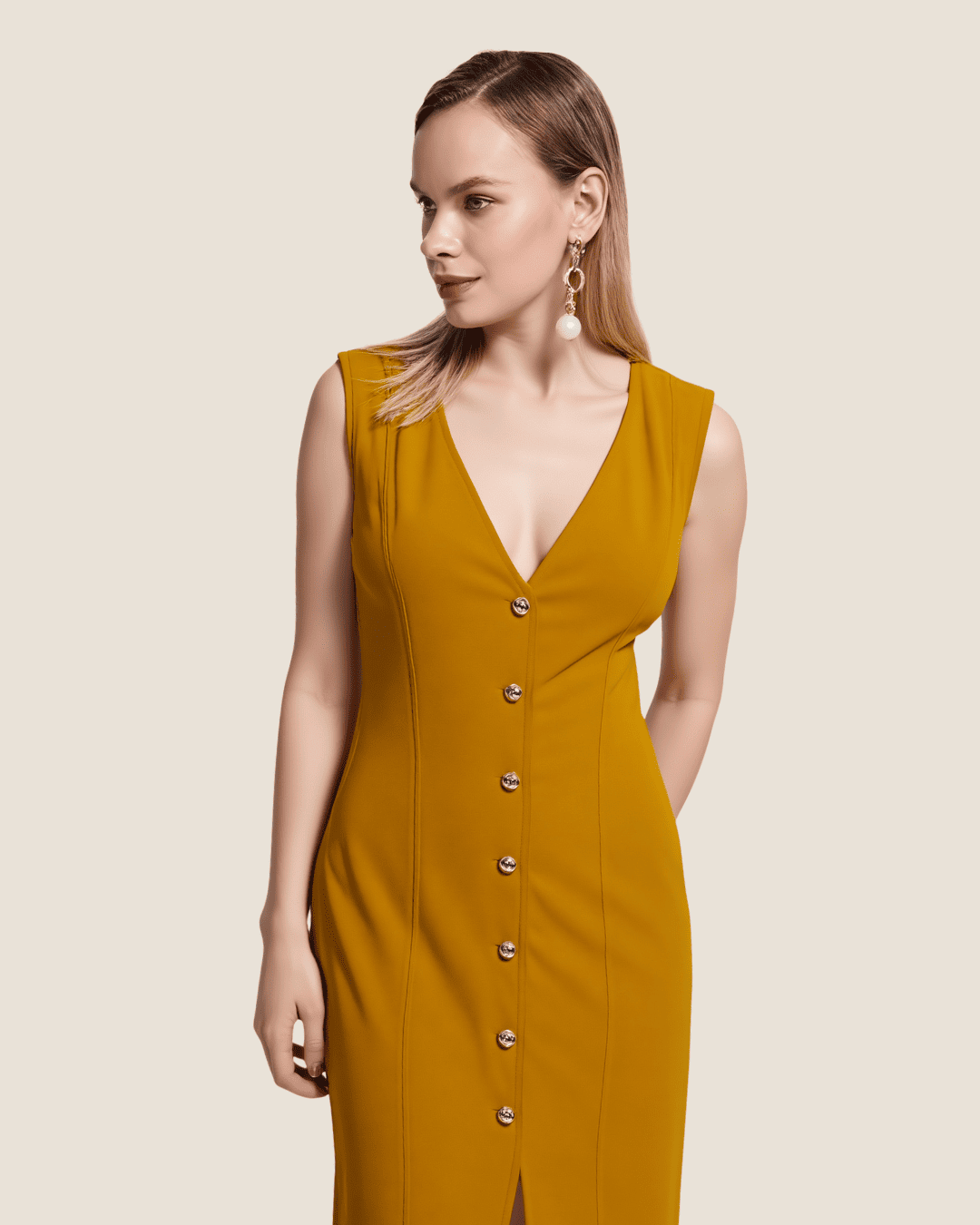 Vestido con escote en V mostaza