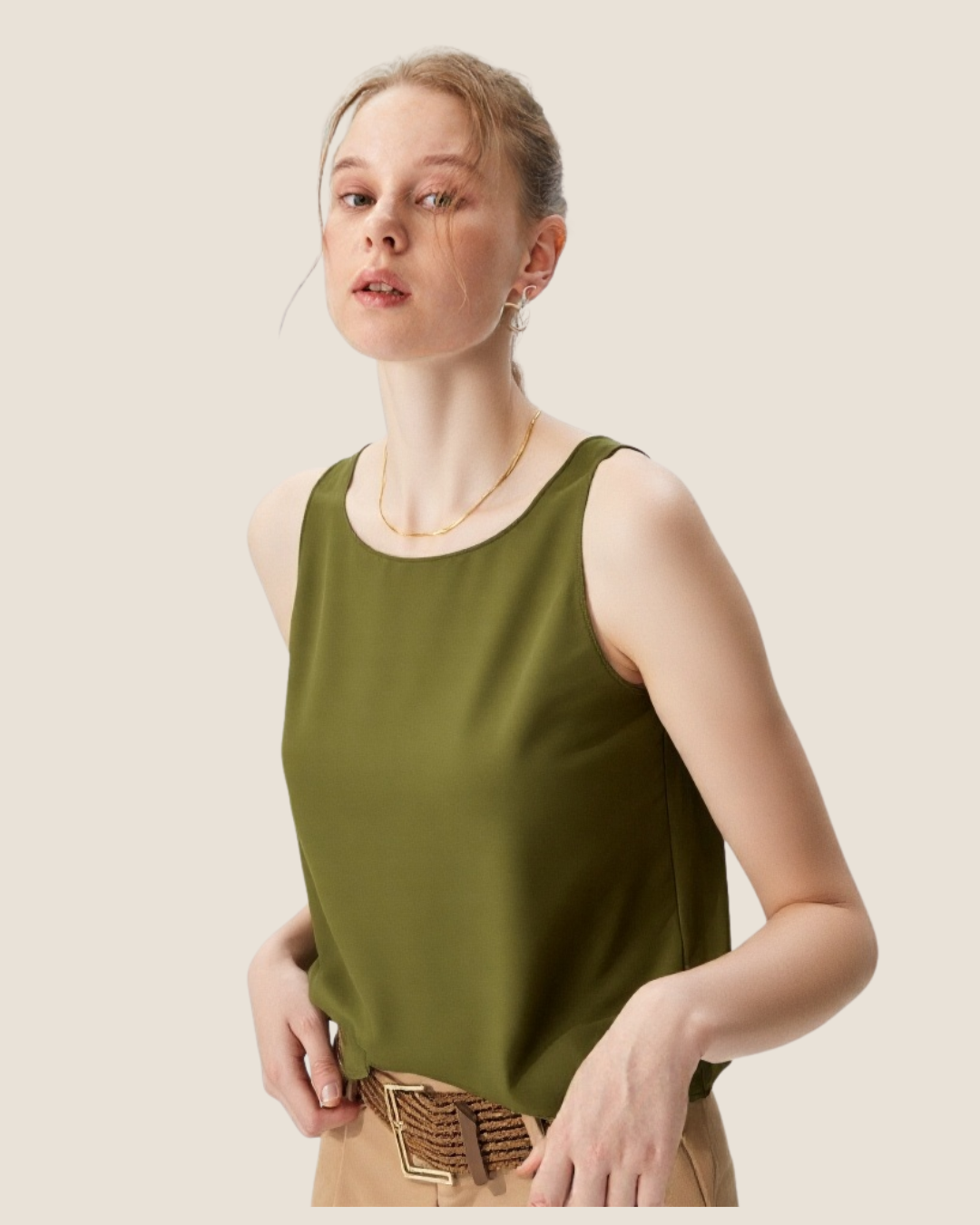 Blusa verde olivo sin mangas