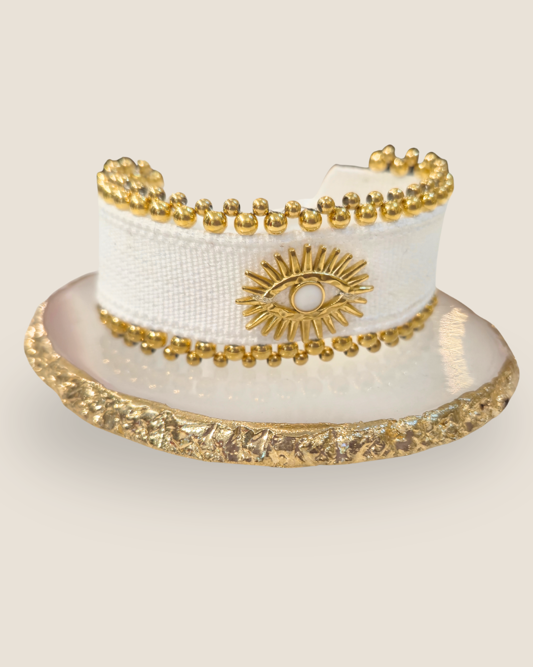 Pulsera tejida con dije de ojo